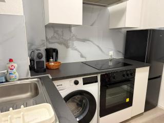 Lavins Apartments Küche Bad Balkon Wlan TV - 1