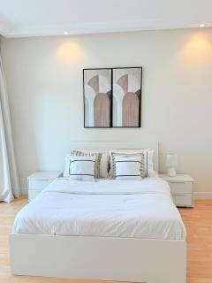 Vibrant Juffair 2BR Near Clubs, Cafés & Malls - 6