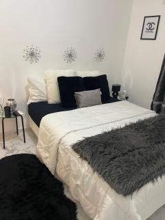 Modern Ocean View Apartment - 7