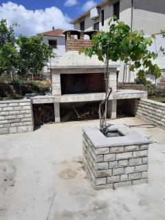 Apartments with parking space Jelsa, Hvar - 13513 - 1