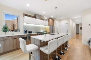 Comfy 3-BD Apt near United Center with Balcony - 9