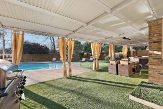 Elegant 5BR Home with Pool Jacuzzi BBQ and Cinema Room - 4