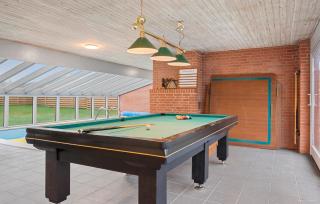 6 Bedroom Stunning Home In Give - 2