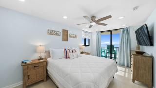 Steps to the beach and amazing views! - 7