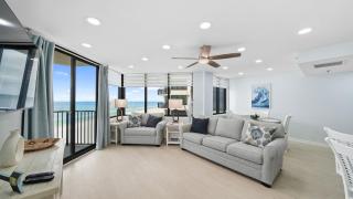 Steps to the beach and amazing views! - 0