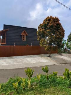 Rumah kayu cikareo antonio Monroe - 2