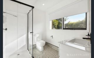 Yarra Valley Farmhouse Sunrise Deck Views - 3