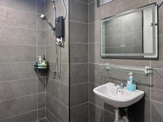 Midas Seri Alam 4pax 2Bed2Bath - 2