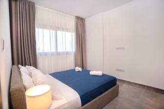 Celeste Suite 402 - Luxury 3 Bedroom Penthouse - 1