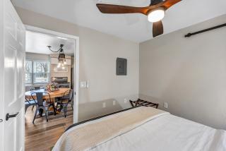 Newly renovated - walking distance to pier! - 7