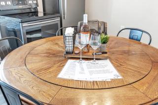 Newly renovated - walking distance to pier! - 6