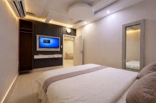 Al-Bayraha Hotel Apartments - 1