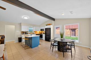 Spacious Family Home BBQ and Outdoor Area - 4