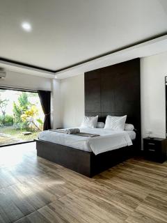 2 Bed Room Spacious Family House with Garden View - 7