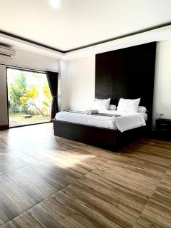 2 Bed Room Spacious Family House with Garden View - 8