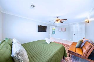 Kick Back & Relax WiFi Desk Smart TVs Tire swing - 8