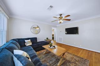 Kick Back & Relax WiFi Desk Smart TVs Tire swing - 7