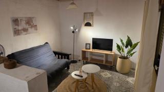 Departamento dos dormitorios en 3er piso por escaleras - 8