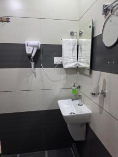 Dreamwagon hotel lakkidi - 4