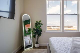 Luxe 2 Kings | Balcony • Gym • 80 inch - 5