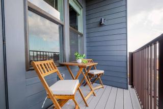 Luxe 2 Kings | Balcony • Gym • 80 inch - 2