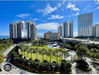 Beautiful Apartment in Sunny Isles Beach - 1