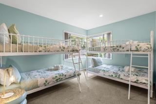 Large warm 4BRM family recharge in Halswell - Netflix, Massage chair - 6