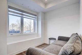 Downsview Park Luxury Townhome near Yorkdale Transit - 2
