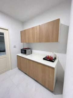 Spacious Modern Home & Garden Perfect for Families - 2