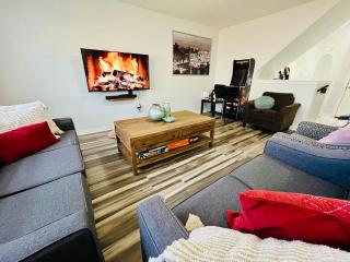 Escape to Niagara 6 bedrooms, 5 baths with a game room, arcades - 5