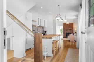 By The Bay 3BR 3bath Lindisfarne Walk to Village - 1