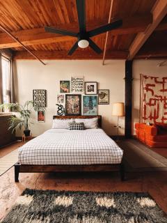 420 Friendly BOHO Loft Downtown KING suite FREE parking - 9