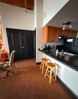 420 Friendly BOHO Loft Downtown KING suite FREE parking - 7