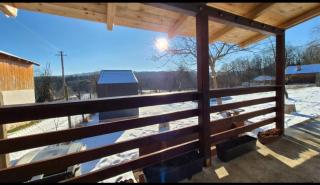 Casa primitoare in inima naturii si padurii - 0