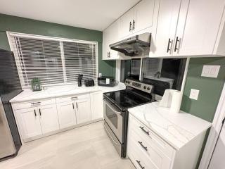 Vancouver UBC 3BD Garden Suite - 4