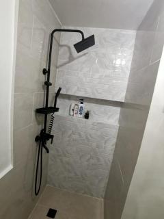 Grand Residences Newly Renovated Studio Unit - Walking distance to IT Park - 4