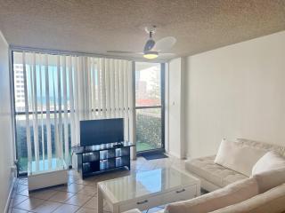 Surfers Private Apartments - 9