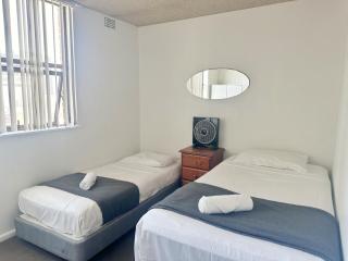 Surfers Private Apartments - 4