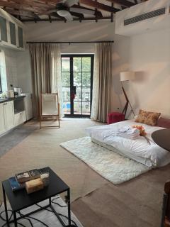 Chinese new year style Shanghai Historical Forest Cabin loft With Balcony at second floor near middle Huaihai road - Shanghai - 9