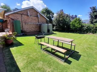 Meerkat Manor on Main - 7