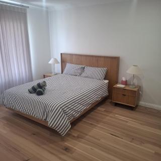 Joondanna House - 4 bed Executive Home - 2