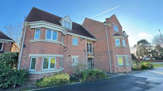 Stylish 2 Bedroom Apartment With 2 Bathrooms and Free Gated Parking - 8