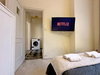 Romantic 1BDR apt near Eagle bridge - Fast Wi-Fi - 9