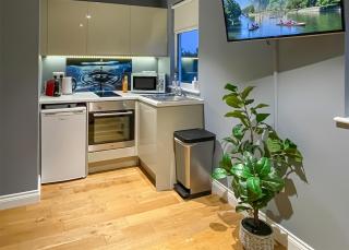 Stylish self contained city apartment - 6