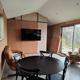 Winder-Lea Whare in Native Bush - Moana - 2