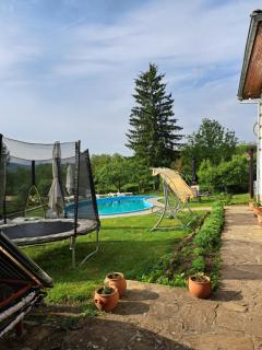 Дядо Цоньовата къща самостоятелен имот с басейн - 1