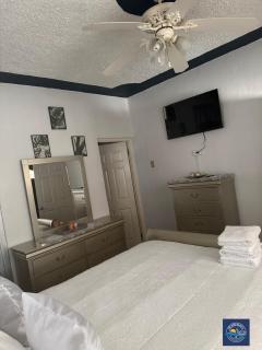 Island Bleu Hideaway & Tours - 7