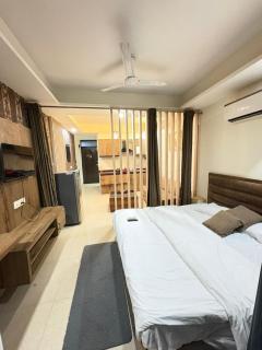 Elegant Urban Apartment - 0