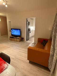 Entire apartment near Train Station and Airport - 4