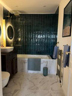 Modern Classic 2 bed apartment by Graves Park - 7